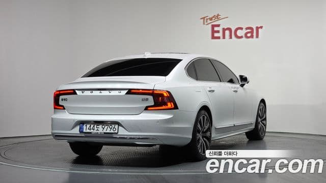 Volvo S90 2024 — Photo 32/34