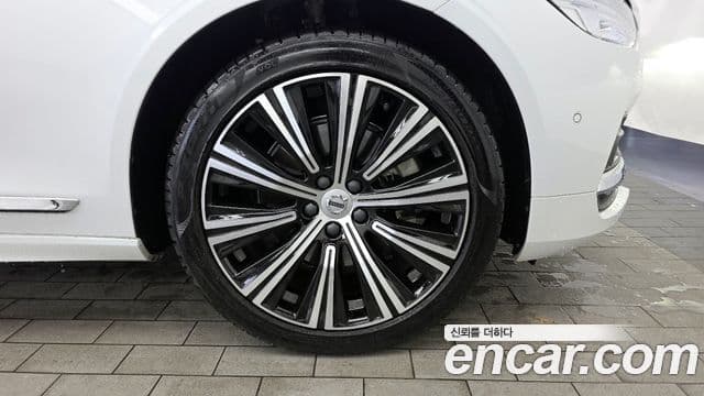 Volvo S90 2024 — Photo 30/34