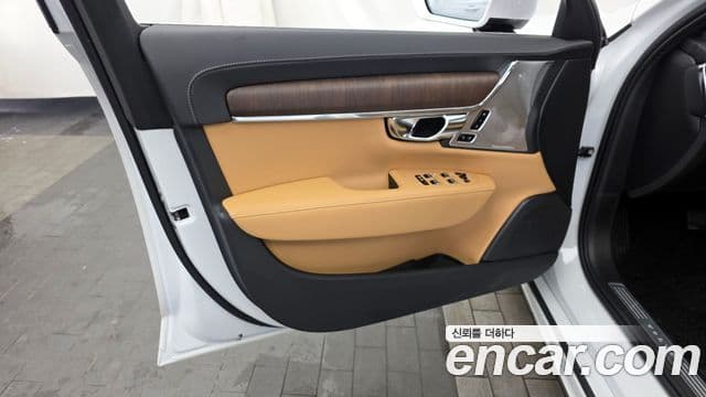 Volvo S90 2024 — Photo 24/34