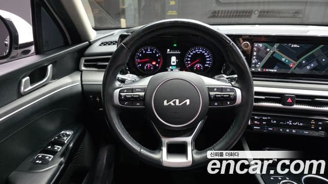 Kia K5 2022 — ფოტო 13/20