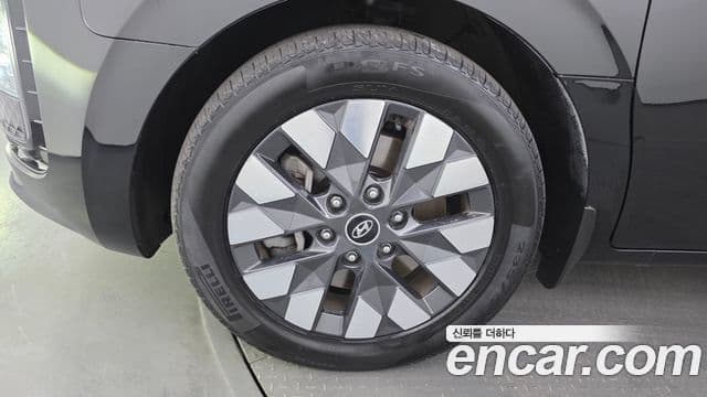 Hyundai Staria 2022 — ფოტო 5/20
