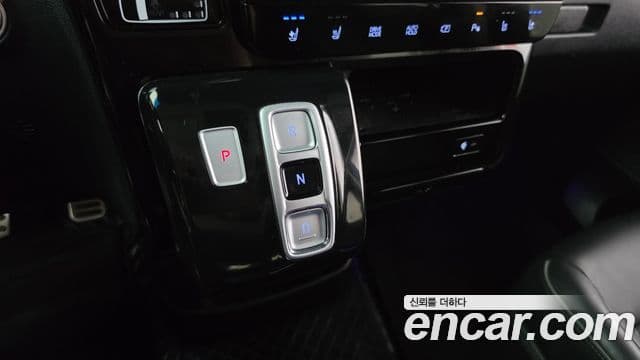 Hyundai Staria 2022 — ფოტო 9/20