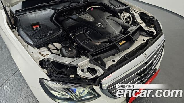 Mercedes-Benz E-Class 2020 — ფოტო 6/20