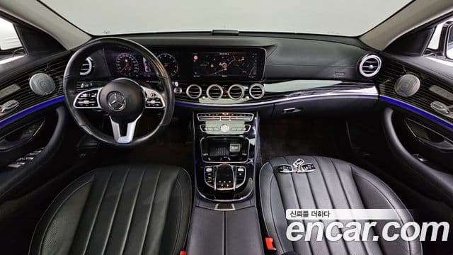 Mercedes-Benz E-Class 2020 — ფოტო 7/20