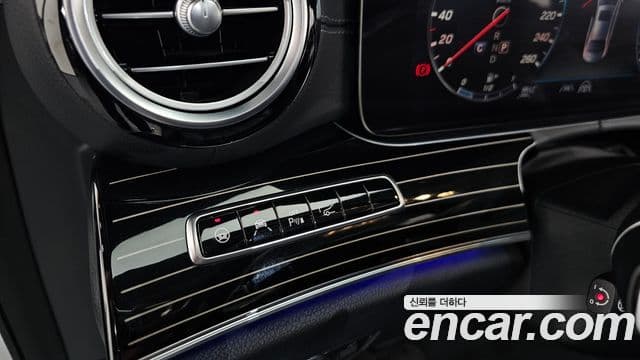 Mercedes-Benz E-Class 2020 — ფოტო 16/20