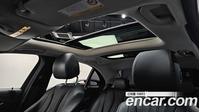 Mercedes-Benz E-Class 2020 — ფოტო 17/20