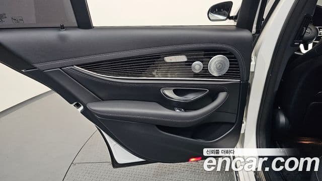Mercedes-Benz E-Class 2020 — ფოტო 36/36