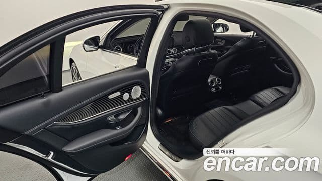 Mercedes-Benz E-Class 2020 — ფოტო 29/36