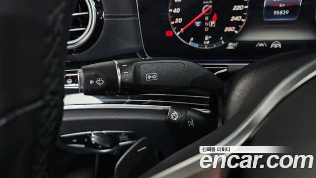 Mercedes-Benz E-Class 2020 — ფოტო 24/36