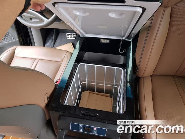 Hyundai Staria 2022 — ფოტო 11/20