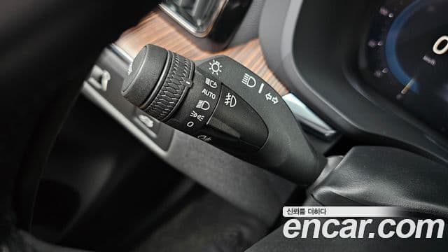 Volvo XC60 2021 — Photo 27/34