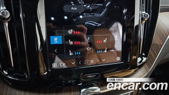Volvo XC60 2021 — Photo 3/34