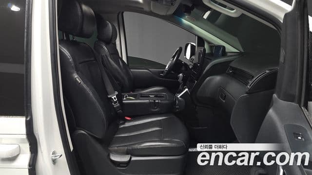Hyundai Staria 2022 — Фото 10/20