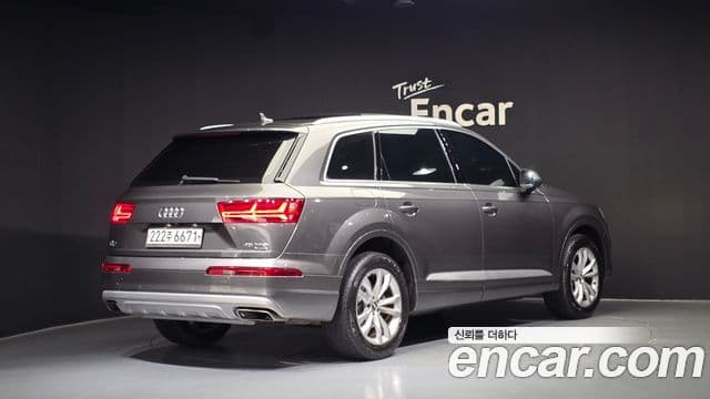 Audi Q7 2019 — ფოტო 2/20