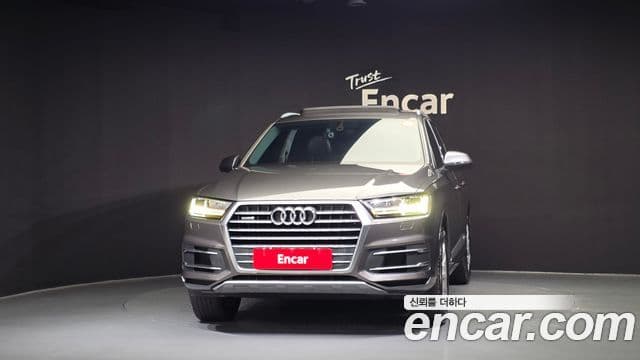 Audi Q7 2019 — ფოტო 3/20