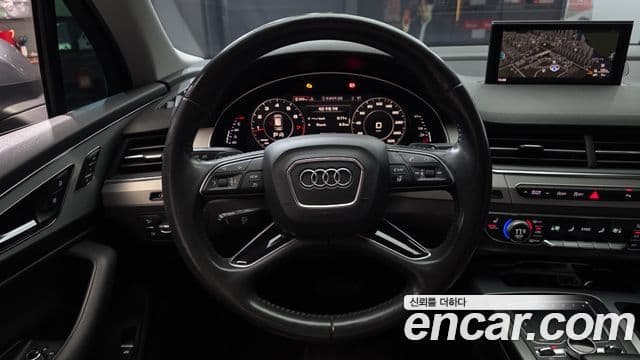 Audi Q7 2019 — ფოტო 14/20
