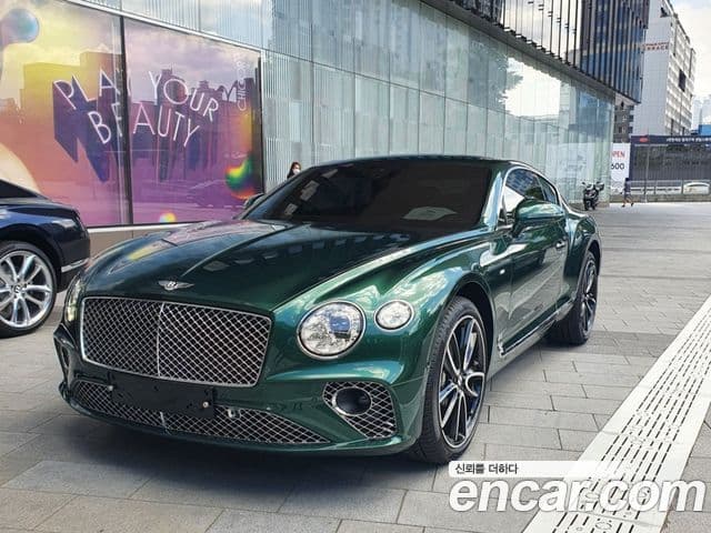 Bentley Continental GT 2022 — Photo 12/18