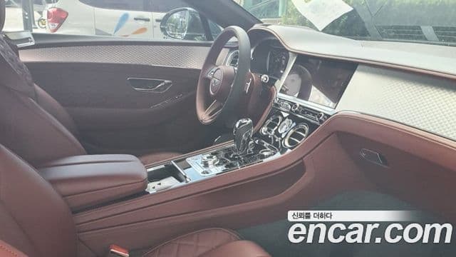 Bentley Continental GT 2022 — Photo 9/18