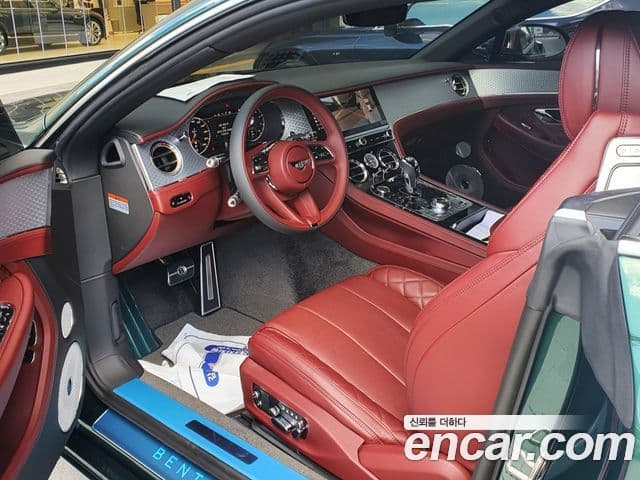 Bentley Continental GT 2022 — Photo 17/18