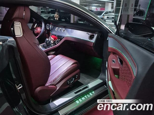 Bentley Continental GT 2022 — Photo 1/18