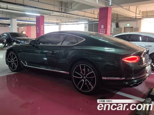 Bentley Continental GT 2022 — Photo 16/18