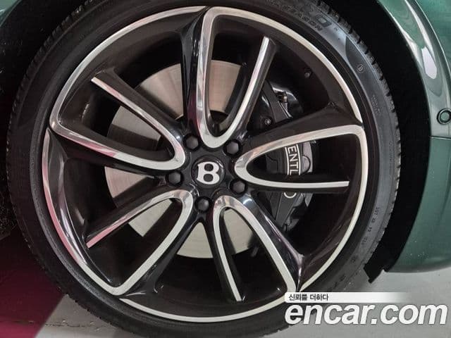 Bentley Continental GT 2022 — Photo 7/18