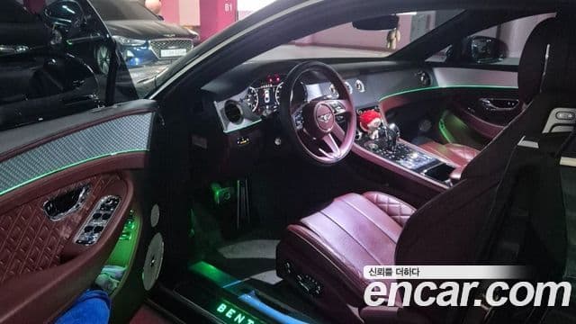 Bentley Continental GT 2022 — Photo 2/18