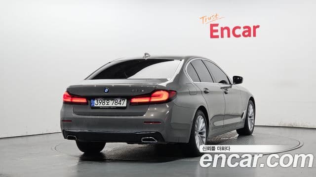 BMW 5 Series 2021 — Фото 1/20