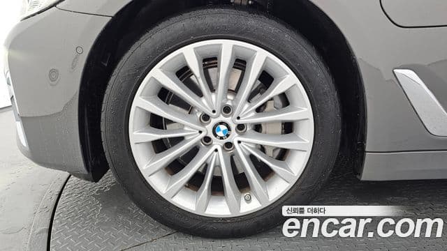 BMW 5 Series 2021 — Фото 4/20
