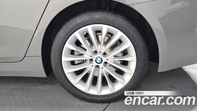 BMW 5 Series 2021 — Photo 24/35