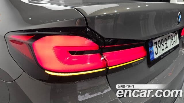 BMW 5 Series 2021 — Photo 28/35