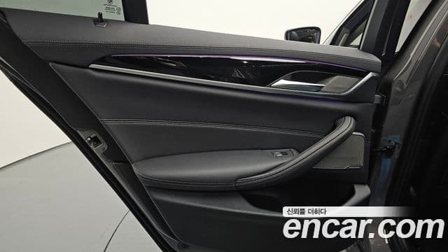 BMW 5 Series 2021 — Photo 25/35