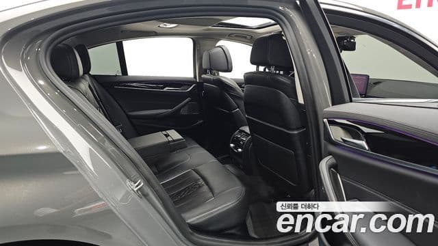 BMW 5 Series 2021 — Photo 29/35