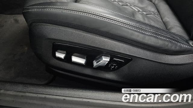 BMW 5 Series 2021 — Photo 17/35