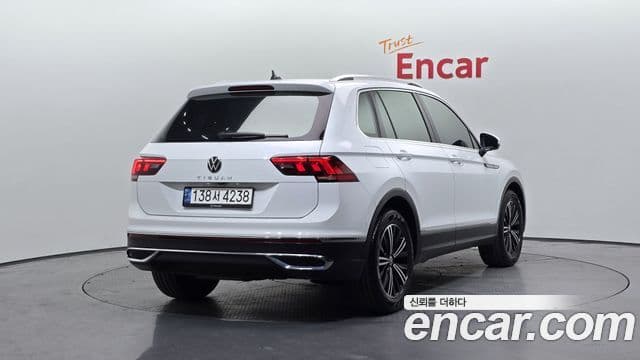 Volkswagen Tiguan 2021 — Фото 2/20