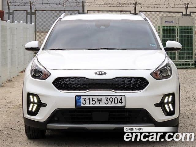 Kia Niro 2021 — Фото 1/20