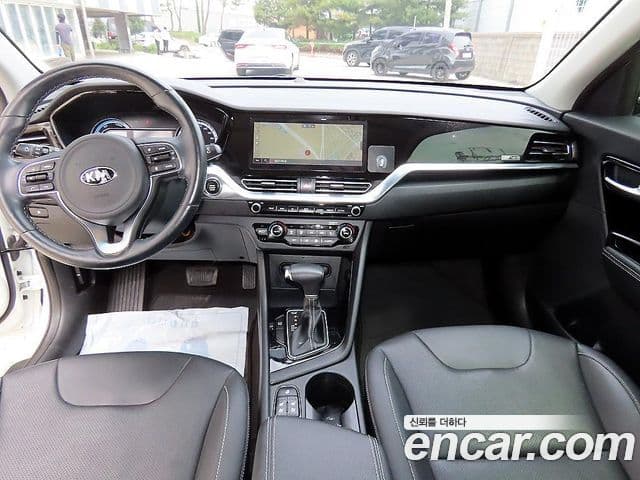 Kia Niro 2021 — Фото 7/20