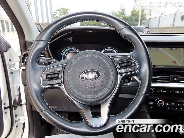 Kia Niro 2021 — Фото 8/20