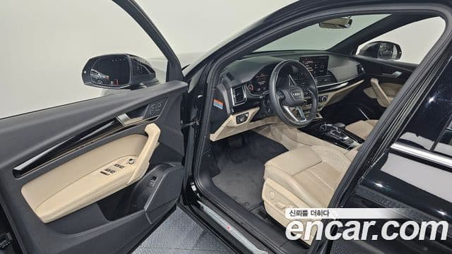 Audi Q5 2021 — Photo 1/20