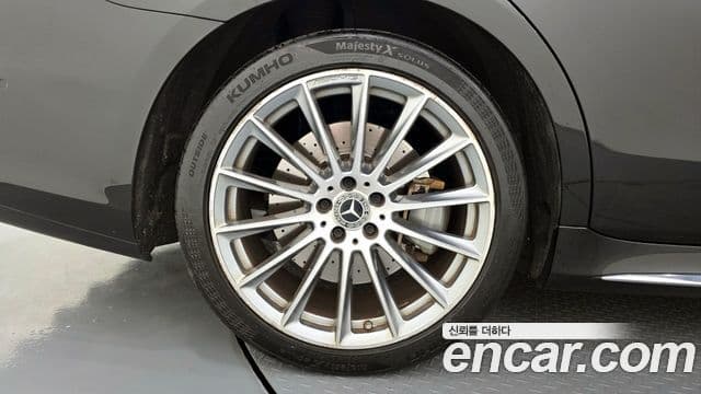 Mercedes-Benz S-Class 2022 — ფოტო 31/35