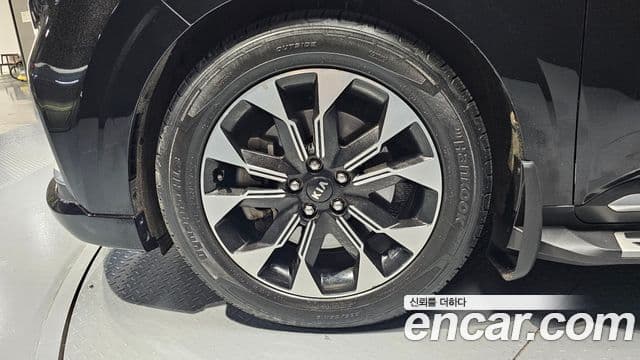 Kia Carnival 2021 — Фото 5/20