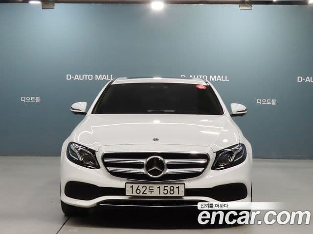 Mercedes-Benz E-Class 2020 — ფოტო 17/20