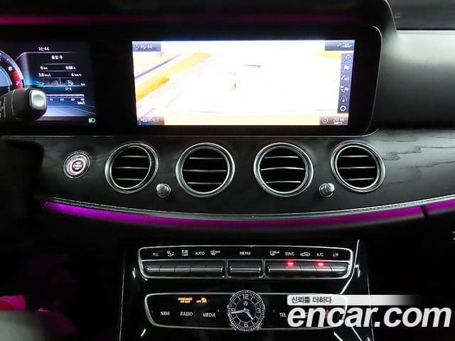 Mercedes-Benz E-Class 2020 — ფოტო 16/20