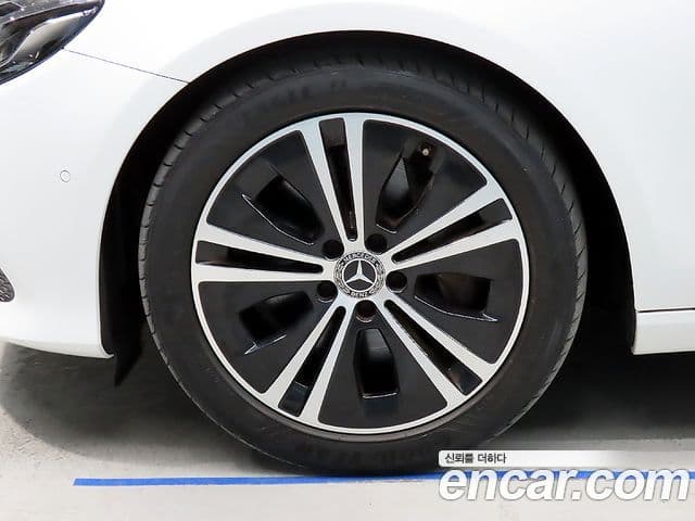 Mercedes-Benz E-Class 2020 — ფოტო 14/20