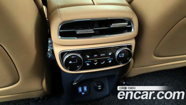Genesis GV80 2021 — ფოტო 18/20
