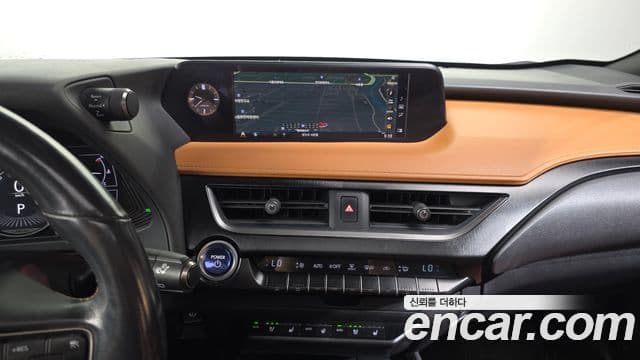 Lexus UX250h 2019 — Şəkil 15/20
