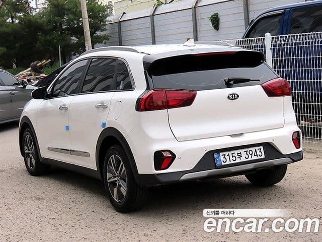 Kia Niro 2021 — ფოტო 14/20