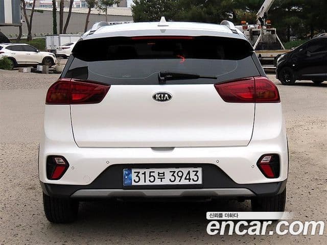 Kia Niro 2021 — ფოტო 2/20