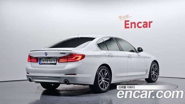 BMW 5 Series 2019 — ფოტო 2/20