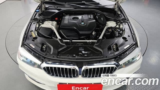 BMW 5 Series 2019 — ფოტო 6/20